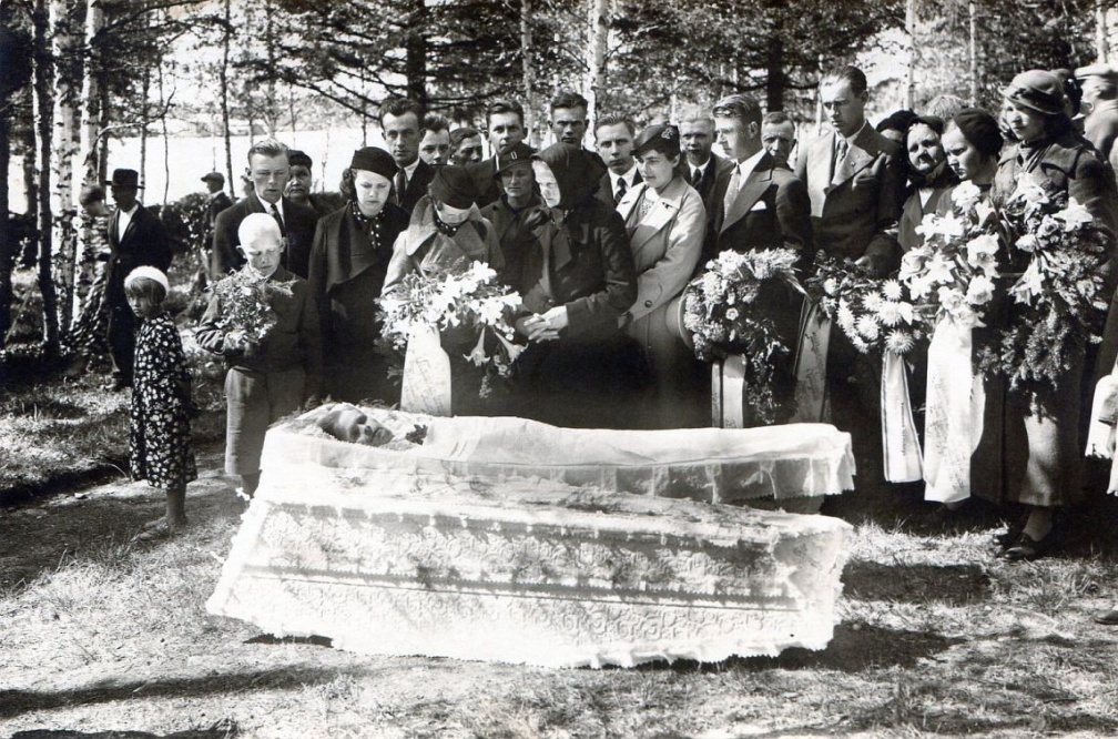 Marina Takalon veljen Jaakon hautajaiset.jpg