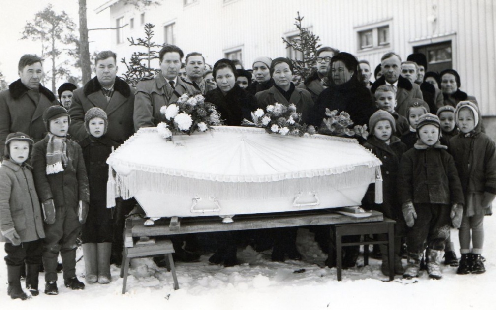 Helena Rotosen hautajaiset v.1957